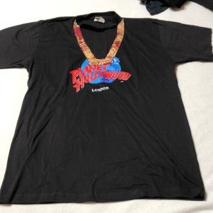 Graphic T-shirt with vneck and collar